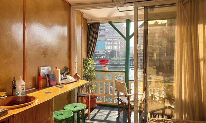 Gezira House | Cozy Studio - Houseboat65, Zamalek Island - Central Cairo