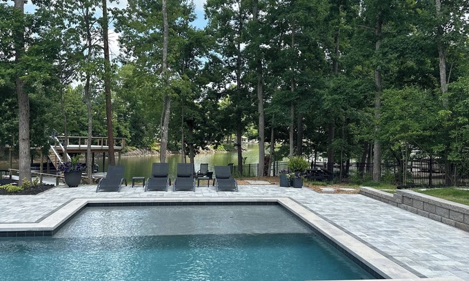 Bowling Green Apartment | Cozy Studio with access to pool, Lake and Dock.