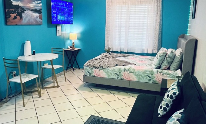 Lutz Apartment | Cozy studio with WiFi and AC and in lovely Lutz! its family and pet friendly.