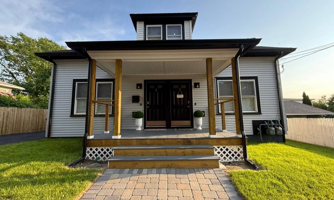 Fitchburg Apartment | Cozy & Stylish 2BR Quiet Fitchburg Getaway