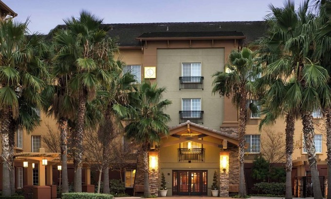 Sacramento Hotel | Cozy Suite w/Fully Equipped Kitchen & Separate Living Areas