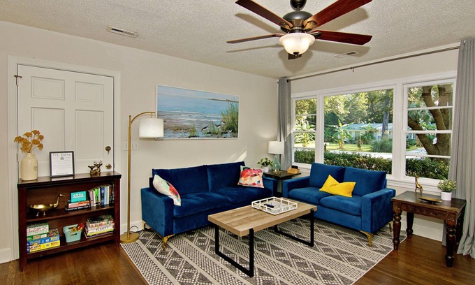 Charleston House | Cozy tropical oasis 10 minutes from beach and downtown Charleston