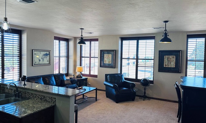 Altus Apartment | Cozy upstairs apartment in lovely Altus with downtown view, AC, WiFi
