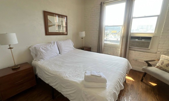 Westlake Apartment | Cozy Vibes Studio in DTLA!