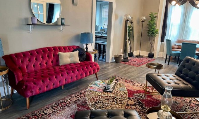 Near South House | Cozy vintage getaway minutes from downtown