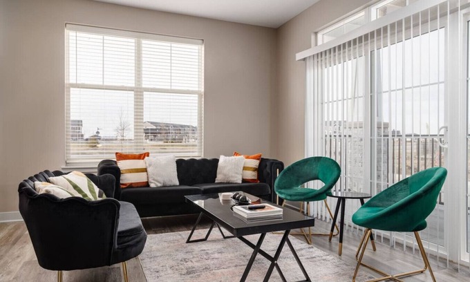 Whitestown Apartment | Cozy Whitestown 2BR Sunset Haven