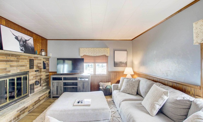 Algoma House | Cozy Wisconsin Abode: Walk to Lake Michigan!