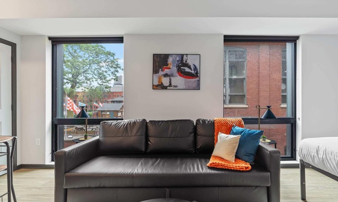 Lockerbie Square Apartment | CozySuites Mass with parking, lounge and roof deck 13