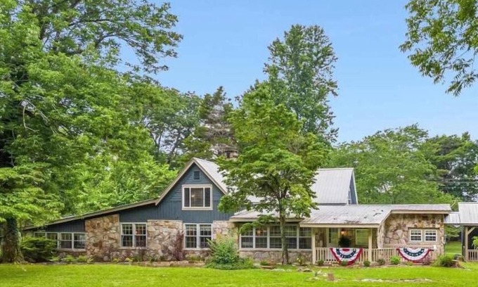 Mentone House | Cragsmere Manor - Luxury Estate & Event Space