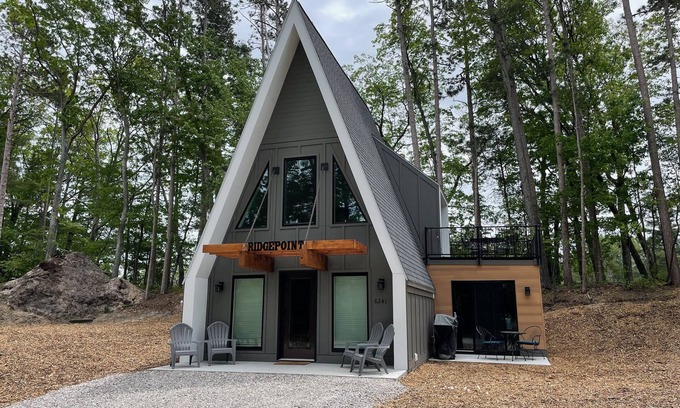 Glen Arbor Cottage | Cranberry Ridge - Ridge Point