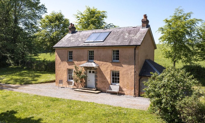 Cosheston Cottage | Creek Cottage - a cottage that sleeps 5 guests in 3 bedrooms