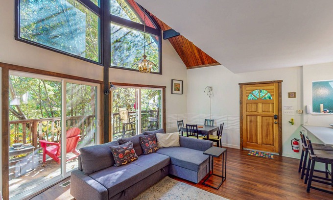 Cazadero House | Creek-side hideaway in the Redwoods with loft and private deck