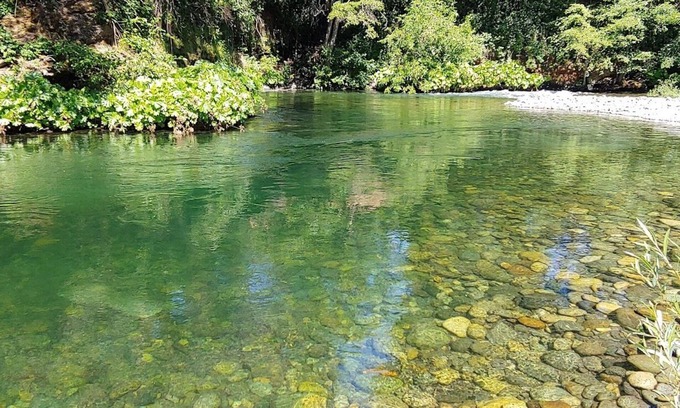 Happy Camp House | Creekfront 3-bedroom house with WiFi, AC in Happy Camp