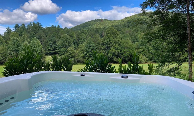 Epworth Cabin | Creekfront Cabin w/Mtn Views and Hot Tub - 15mins to Downtown Blue Ridge