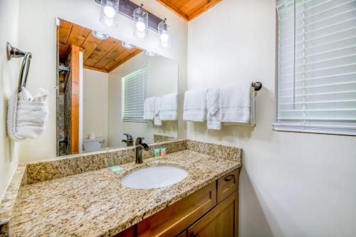 Pigeon Forge House | Creekfront Lodge By Avada Properties