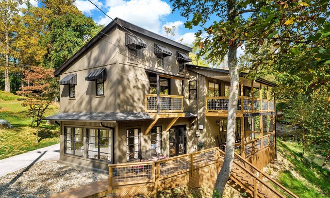 Marion House | Creekfront, Pet-Friendly, 4 bedrooms/2 baths, in the heart of nature's beauty!
