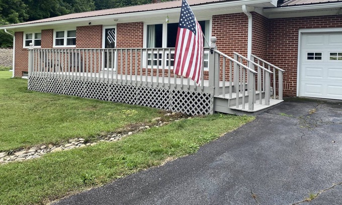 Sylva House | Creekside Bear Haven