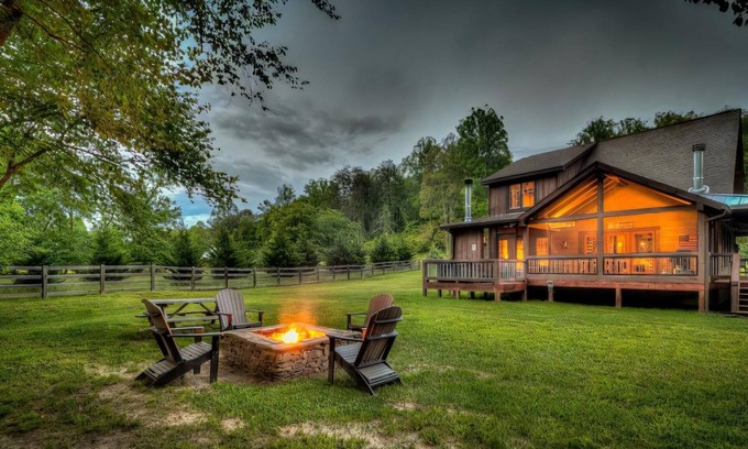 Mineral Bluff House | Creekside Cabin- 10 Mins from Blue Ridge