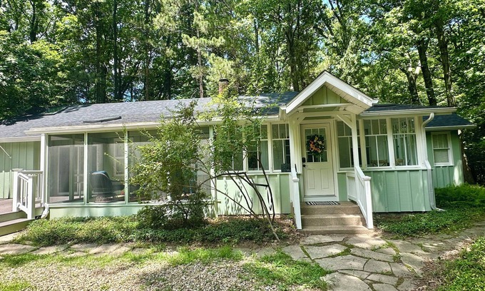 Harbert Cottage | Creekside Cottage in scenic Harbert, MI