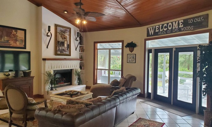 Foley Cottage | Creekside Inn - A quiet setting close to the Gulf Beaches, Golfing & OWA.