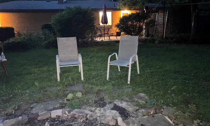 White Oak House | Creekside Inn & Backyard Camp Family friendly house single level sleeps 10