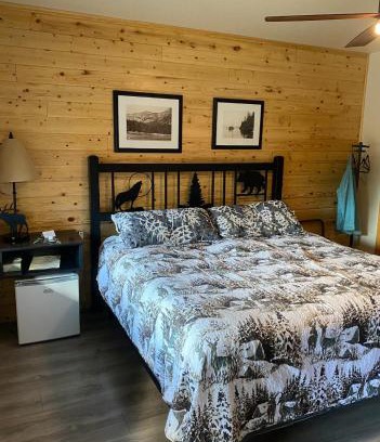 Markleeville Hotel | CREEKSIDE LODGE