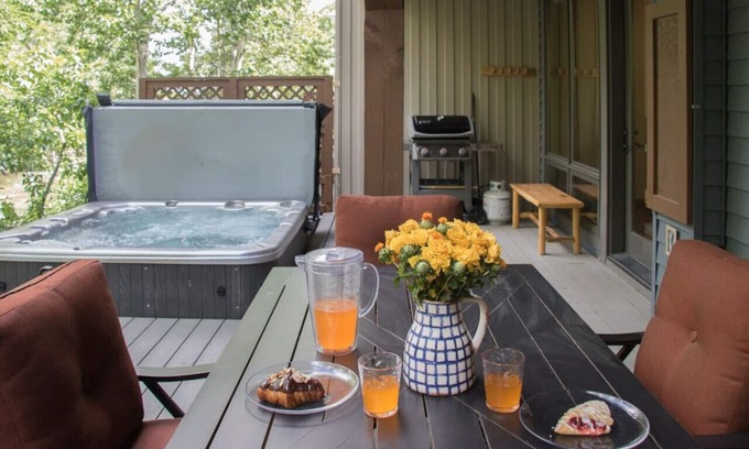 Red Lodge House | Creekside Oasis, Private Hot Tub, Walk & Shop, 3 blocks to Mainstreet