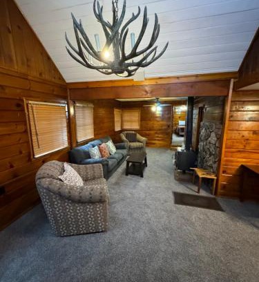 Crestline Hotel | Crest Lodge Historic Mountain Inn