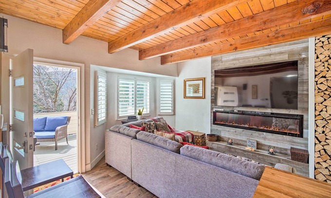 Crestline Cabin | Crestline Cabin w/Deck: 1 Mi to Lake Gregory