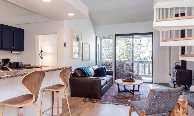 Mammoth Lakes Hotel | Crestview B44