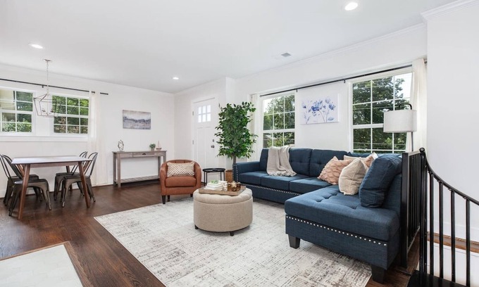 Crestline Heights House | Crestwood Contemporary - Minutes to Downtown!