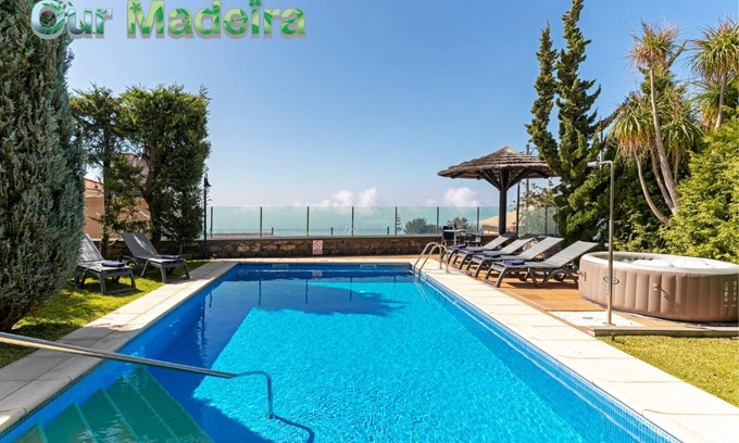 Prazeres Villa | Cris’s Home by OurMadeira