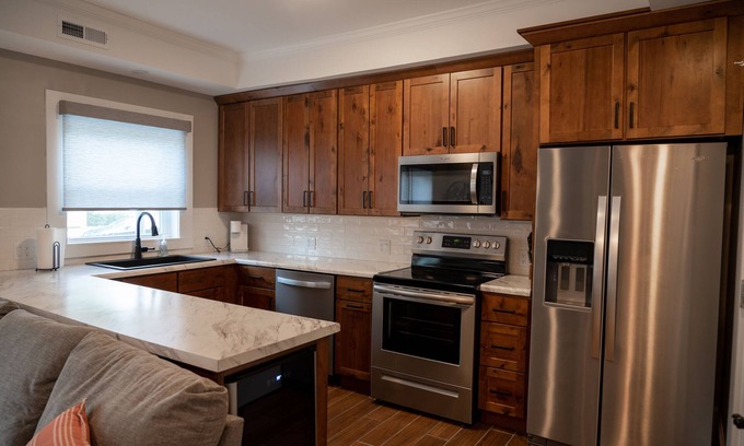 Richmond Apartment | Crosley Loft Apartment 8B