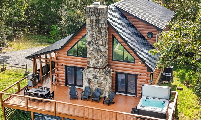 Trenton Cabin | Crossbow Cabin | Rustic Log Cabin | Hot Tub | Sleeps 10