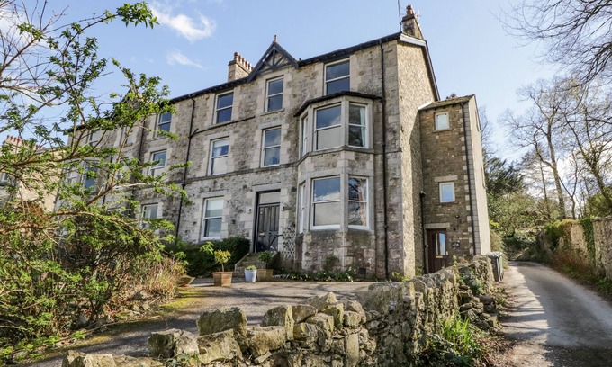 Arnside Cottage | CROW'S NEST, family friendly in Arnside