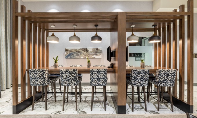 Kearney Hotel | Crowne Plaza Kearney by IHG