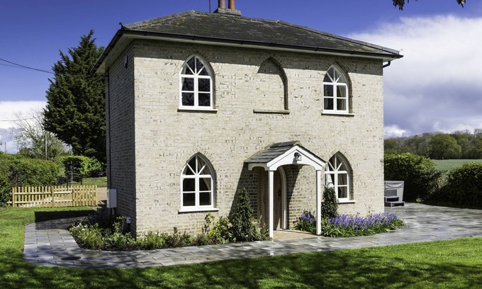 Pattiswick Cottage | Crows Hall - a beautiful house in Colchester sleeping 4 guests