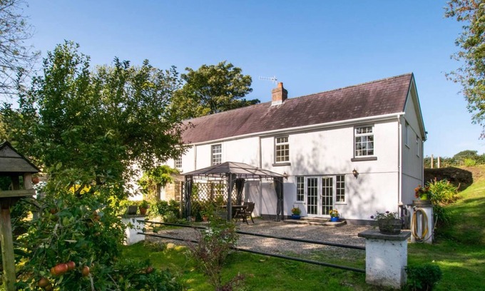 Mawr House | Crwcca Farm Cottage in the beautiful Felindre