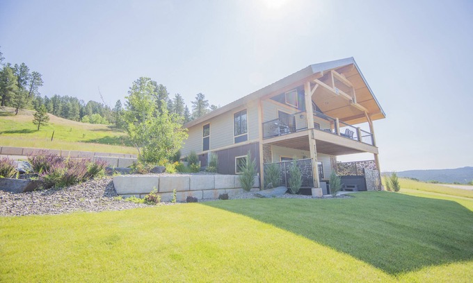 Sturgis House | Crystal clear Mountain View’s with a farmhouse chic vibe.