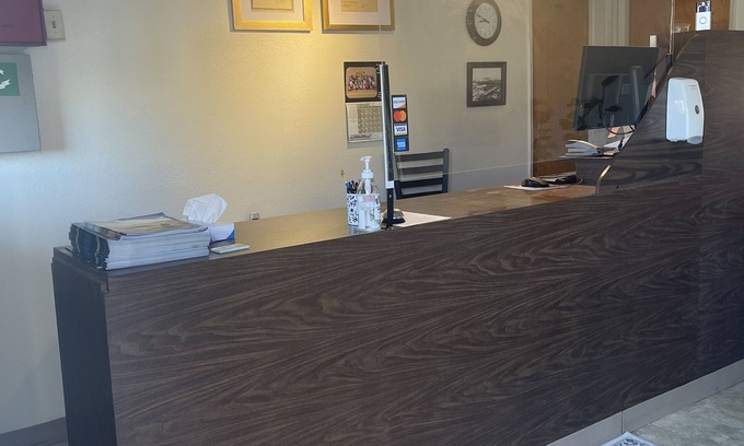 Red Bluff Hotel | CRYSTAL MOTEL