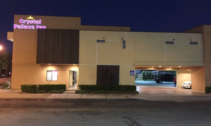 Maywood Hotel | Crystal Palace Inn