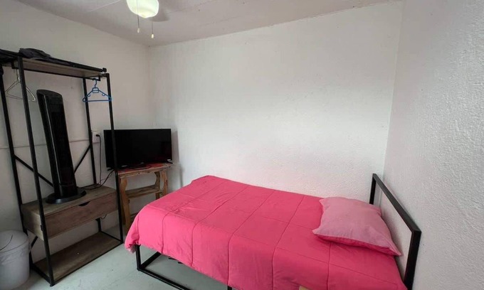 Tuxtla Gutierrez Apartment | Cuarto de servicio con AC @ Starbucks La Fuente