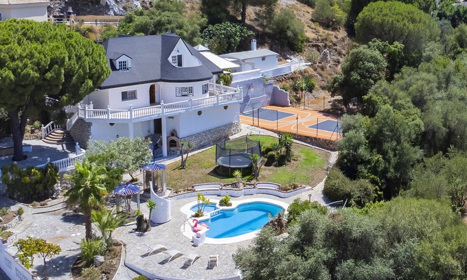 Pinos de Alhaurin Villa | Cubo's Villa Pino Verde/air conditioning/free wifi/sports activities