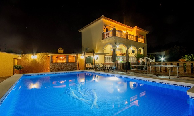 Alhaurin de la Torre Villa | Cubo's Villa Torre Encina/air conditioning/free wifi/private pool/terrace