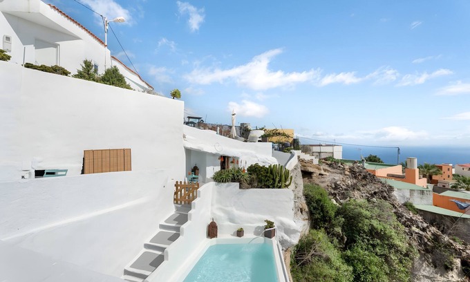 Fasnia Villa | Cuevita Mar Holiday Apartment with Sea View, Shared Pool and Wi-Fi