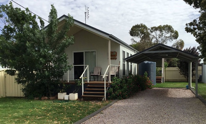 Forbes Cottage | Currajong Cottage @ Forbes NSW 2871