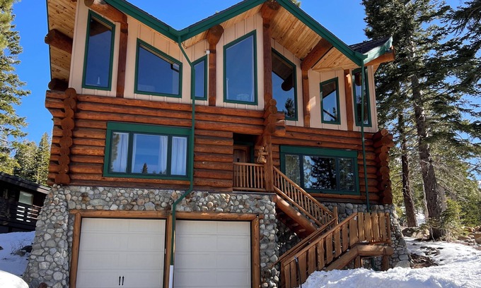 Mammoth Lakes Cabin | Custom 3-Bedroom Log Cabin w/Large Loft in Mammoth Lakes