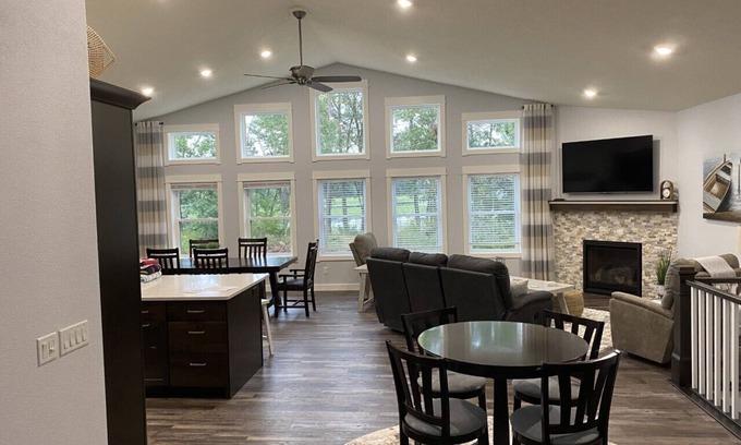 Necedah House | Custom built, private home on Castle Rock Lake -with boat slip