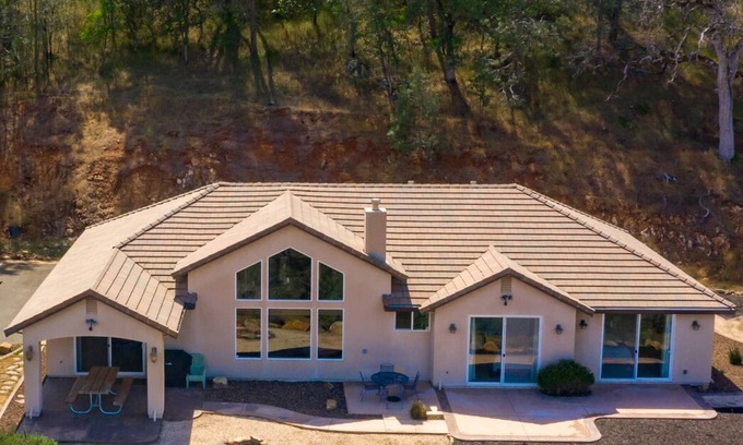 Browns Valley House | Custom Home at Collins Lake! Walk to Lake and Park! Great hiking! Great Fishing!