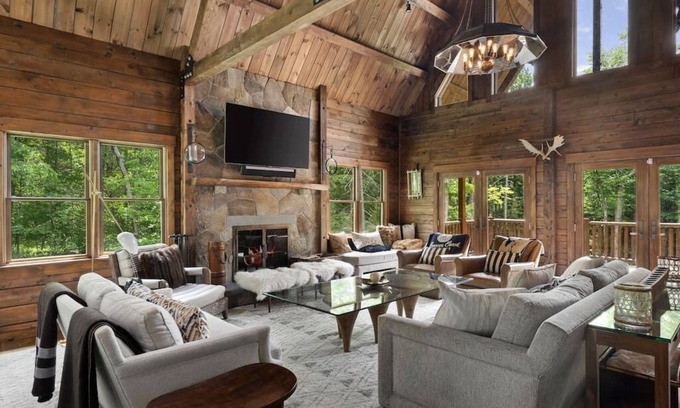 Wilmington House | Custom Log Cabin, Minutes from Mt Snow & Hermitage